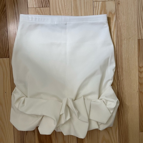 NWOT BOOHOO WHITE SKIRT - Picture 3 of 4